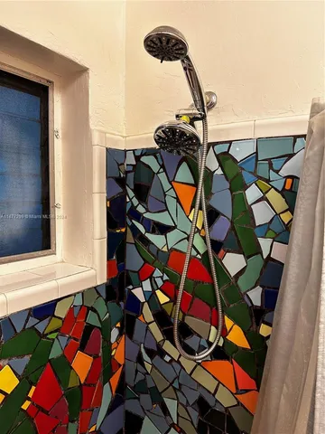 a view of walk in entryway