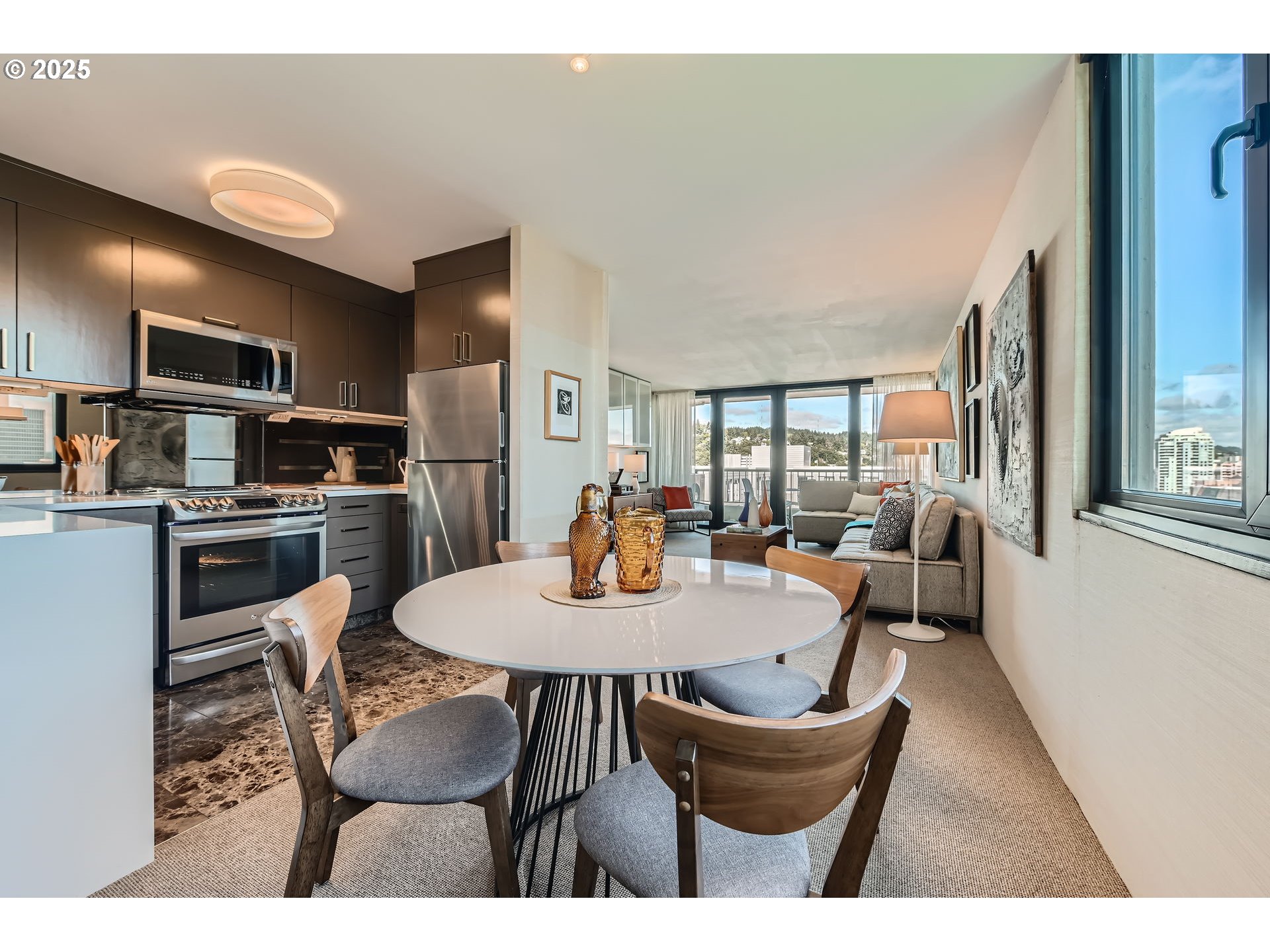 255 Southwest Harrison Street, Unit 21D Portland, OR 97201 - Photo 12 of 39 Kitchen/Dining Room