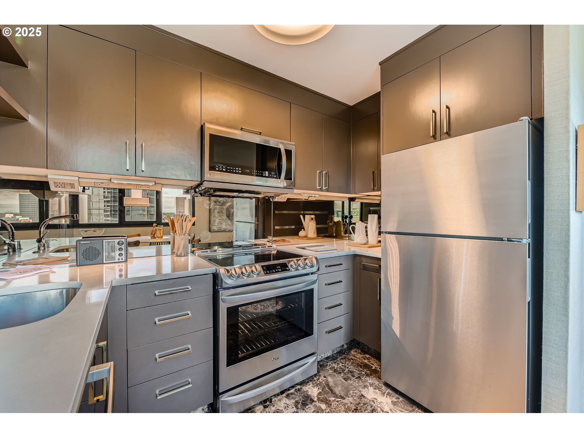 255 Southwest Harrison Street, Unit 21D Portland, OR 97201 - Photo 14 of 39 Kitchen