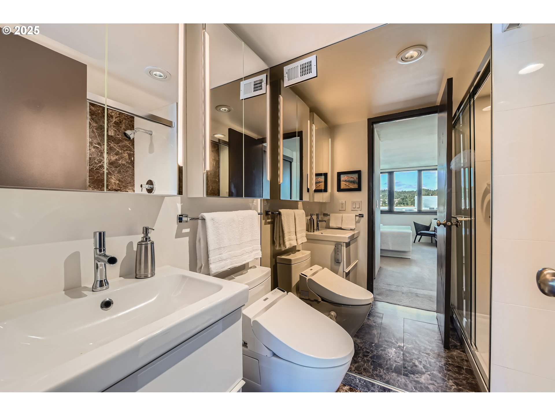 255 Southwest Harrison Street, Unit 21D Portland, OR 97201 - Photo 19 of 39 Primary Bedroom