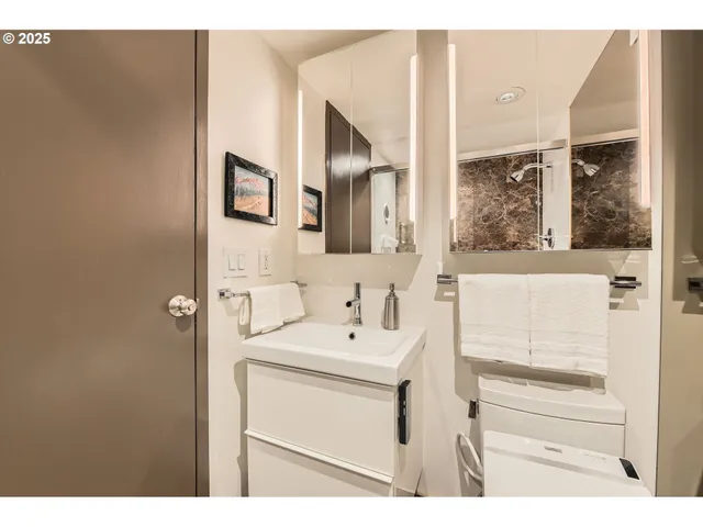 $270,800 | 255 Southwest Harrison Street, Unit 21D, Portland, OR 97201