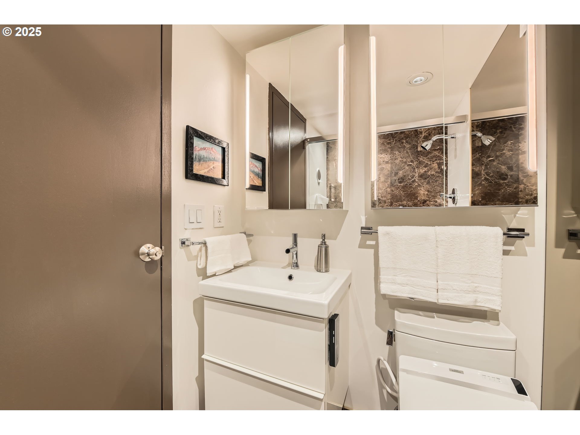 255 Southwest Harrison Street, Unit 21D Portland, OR 97201 - Photo 20 of 39 Bathroom, Attached