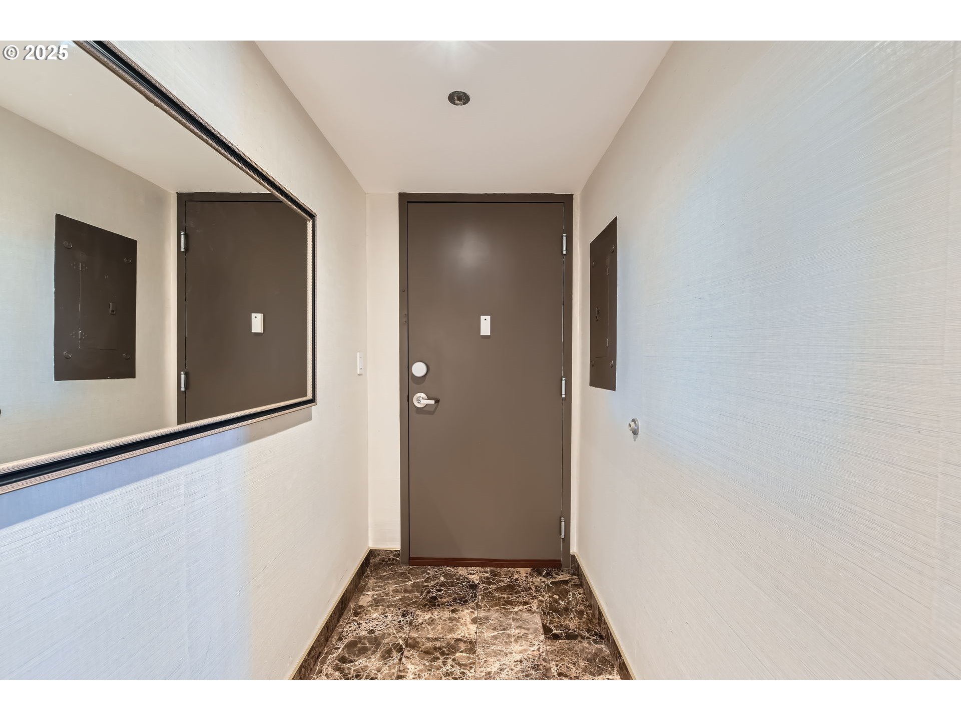 255 Southwest Harrison Street, Unit 21D Portland, OR 97201 - Photo 27 of 39 Entrance/Foyer