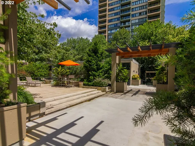 $270,800 | 255 Southwest Harrison Street, Unit 21D, Portland, OR 97201