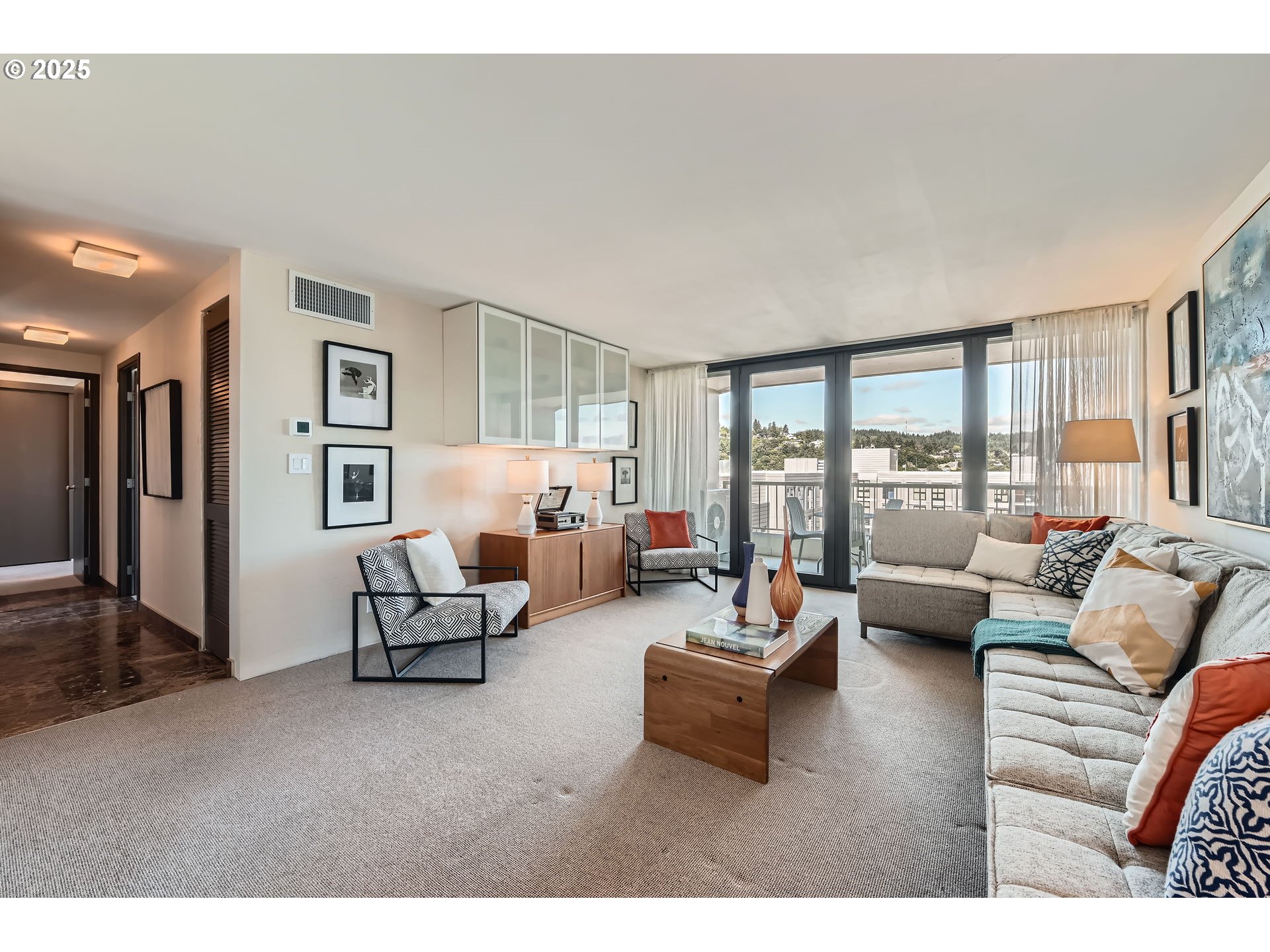 255 Southwest Harrison Street, Unit 21D Portland, OR 97201 - Photo 4 of 39 Living Room