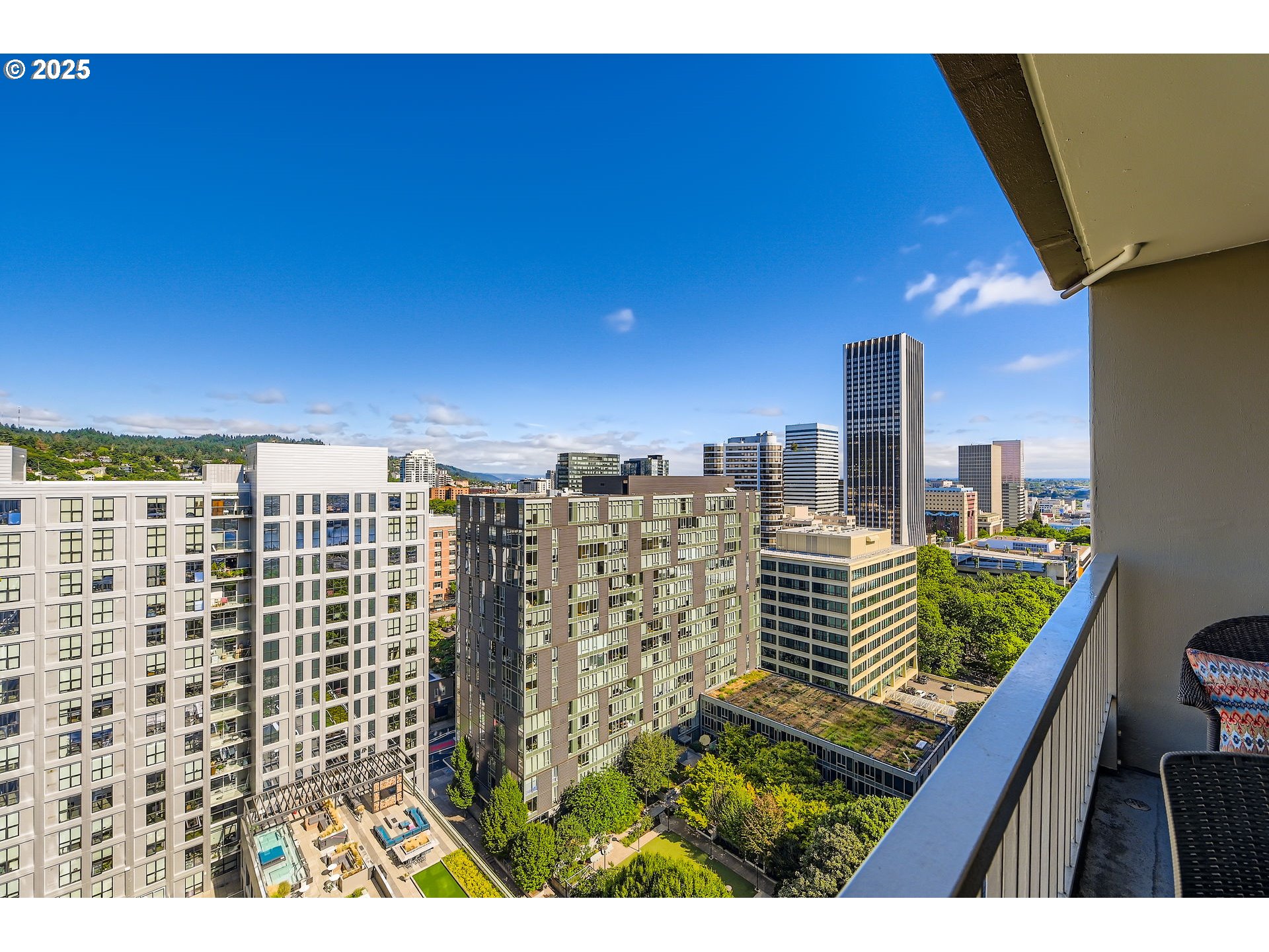 255 Southwest Harrison Street, Unit 21D Portland, OR 97201 - Photo 7 of 39 View