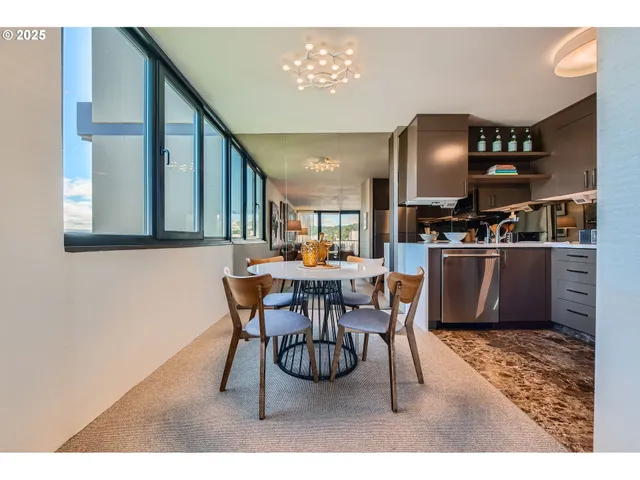 $270,800 | 255 Southwest Harrison Street, Unit 21D, Portland, OR 97201