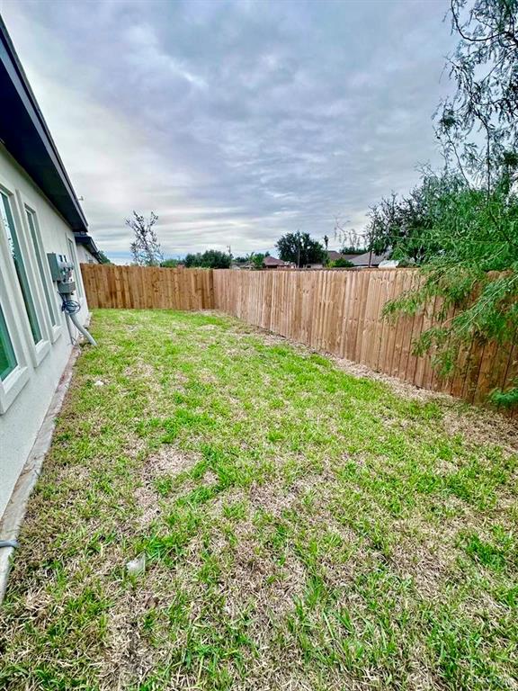 3800 Robin Street, Unit 2 Pharr, TX 78577 - Photo 4 of 18 a view of a backyard of the house