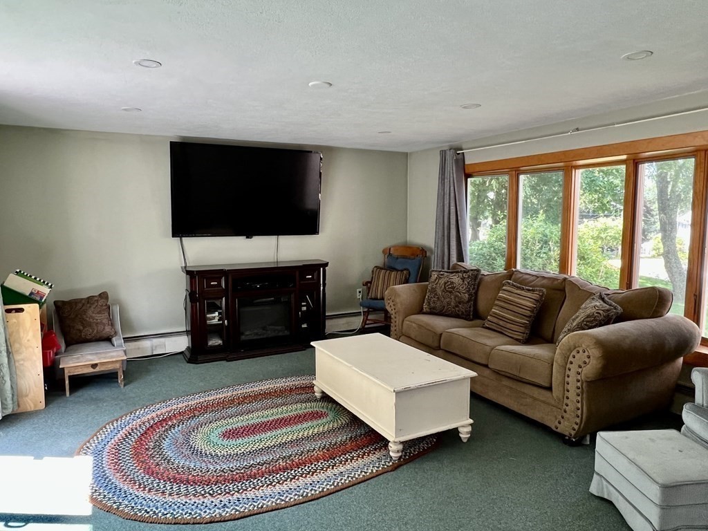4 Evergreen Road Stoneham, MA 02180 - Photo 12 of 23 Gallery Image 12