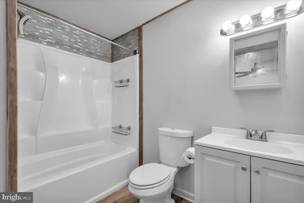 $3,700 | 318 10th Street, Newtonville, NJ 08346
