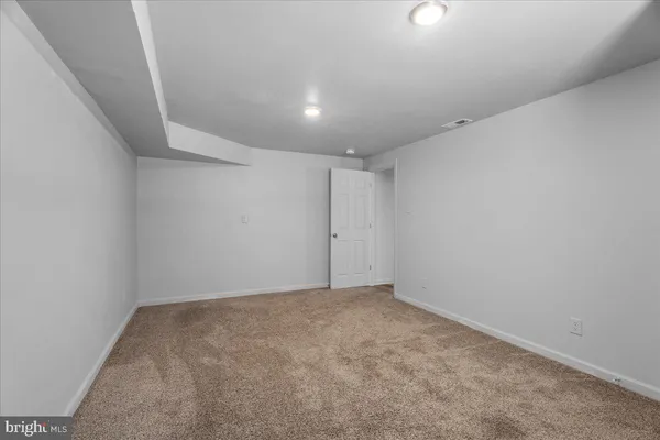 $3,700 | 318 10th Street, Newtonville, NJ 08346