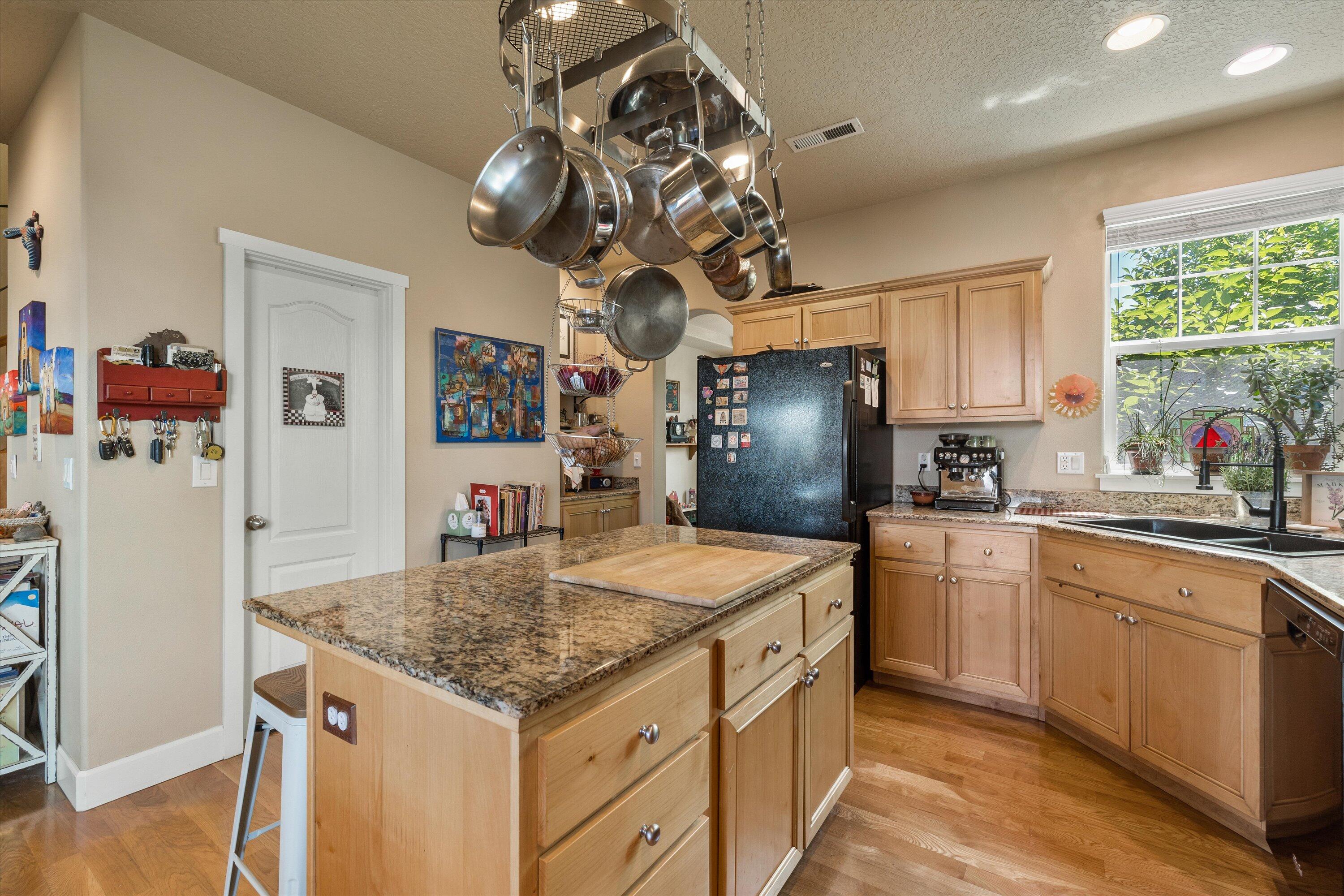 20737 Kilbourne Loop Bend, OR 97701 - Photo 13 of 29 Kitchen