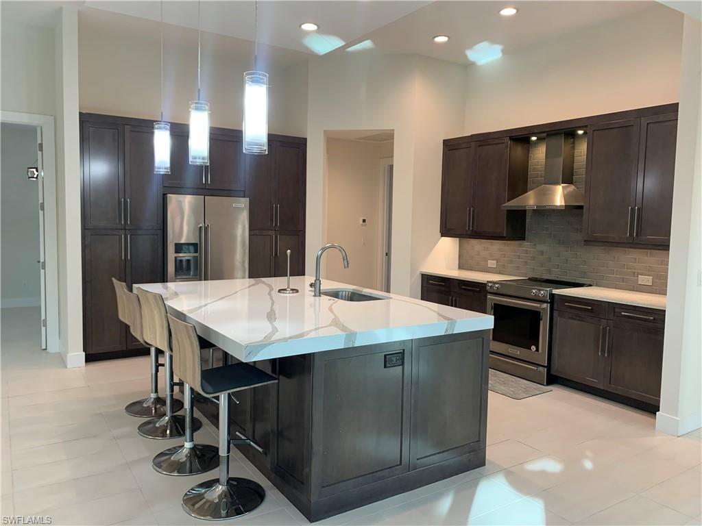 214 Legacy Court Naples, FL 34110 - Photo 13 of 49