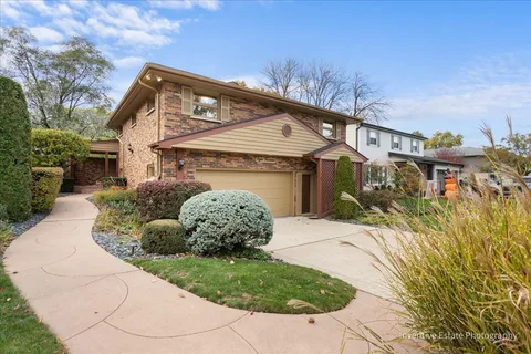$730,000 | 814 Saylor Avenue, Elmhurst, IL 60126