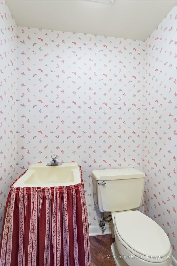 814 Saylor Avenue Elmhurst, IL 60126 - Photo 13 of 35 a bathroom with a toilet and a shower curtain