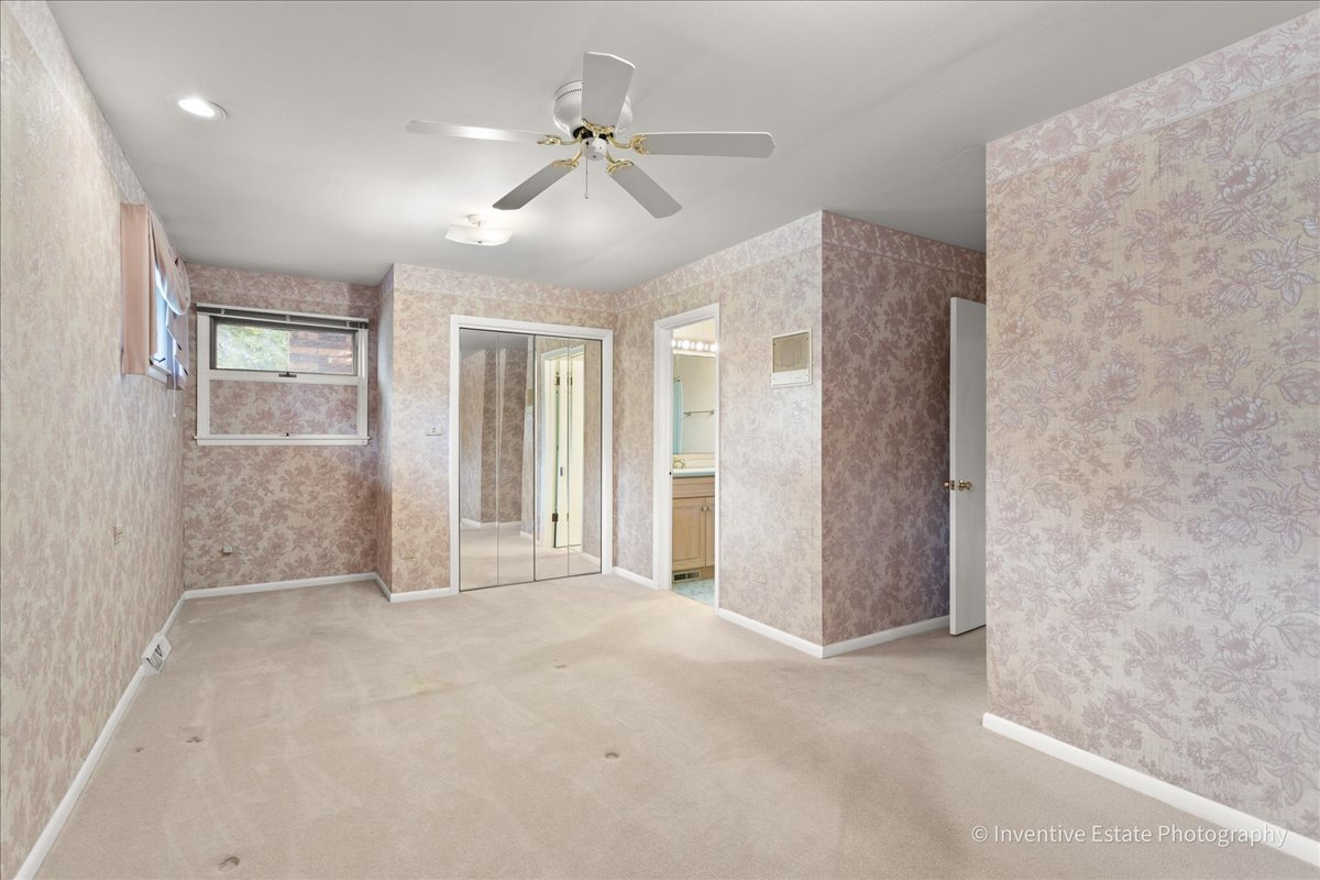 814 Saylor Avenue Elmhurst, IL 60126 - Photo 14 of 35 a view of an empty room with a chandelier fan