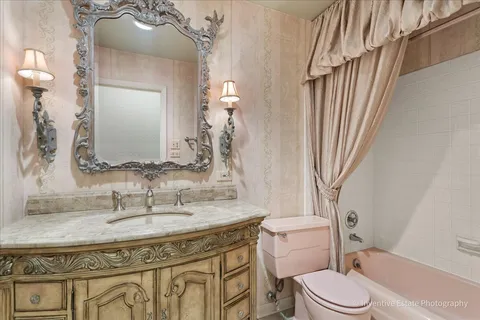 $730,000 | 814 Saylor Avenue, Elmhurst, IL 60126