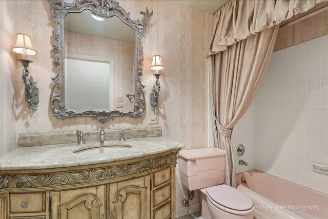 $730,000 | 814 Saylor Avenue, Elmhurst, IL 60126