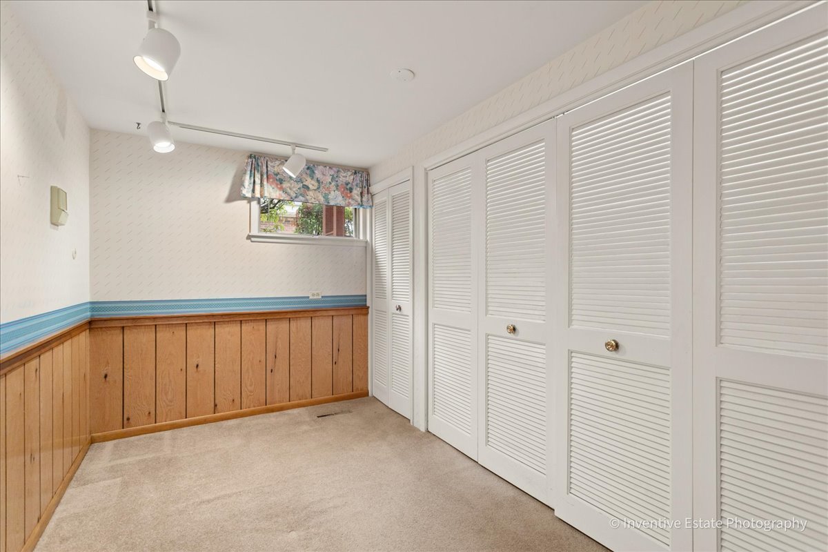 814 Saylor Avenue Elmhurst, IL 60126 - Photo 22 of 35 a view of an empty room with a window