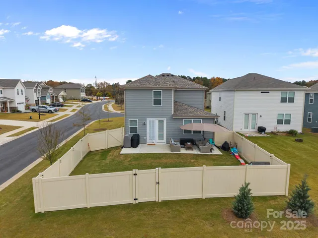 a view of a house with outdoor space