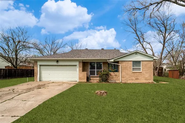 $2,000 | 266 West Fulton Street, Van Alstyne, TX 75495