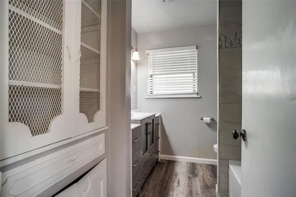 $2,000 | 266 West Fulton Street, Van Alstyne, TX 75495