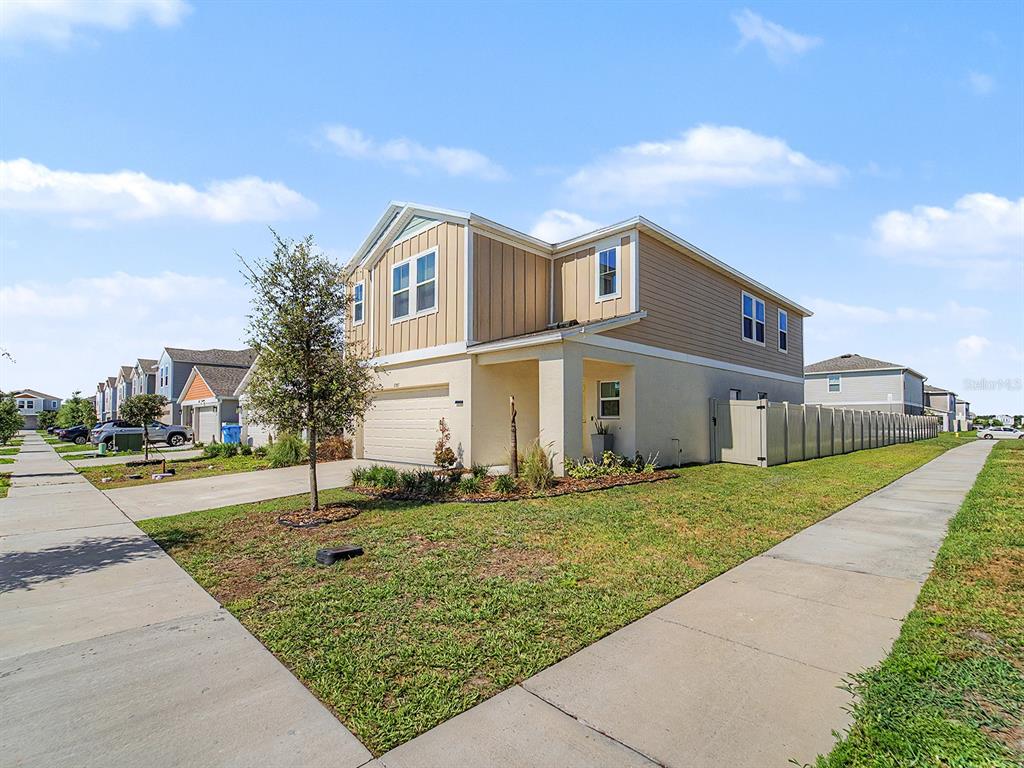 7587 Starflower Way Wesley Chapel, FL 33545 - Photo 2 of 39