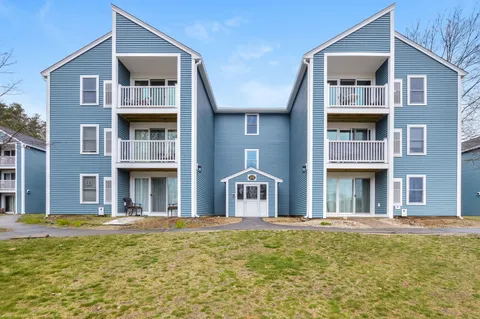 $299,000 | 2 Marc Drive, Unit 2B2, Plymouth, MA 02360