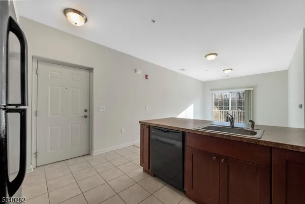 $2,250 | 18 Park Drive, Unit 18, Whitehouse Station, NJ 08889