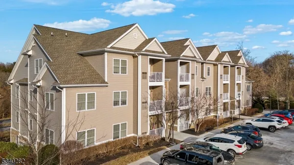 $2,250 | 18 Park Drive, Unit 18, Whitehouse Station, NJ 08889