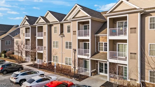 $2,250 | 18 Park Drive, Unit 18, Whitehouse Station, NJ 08889