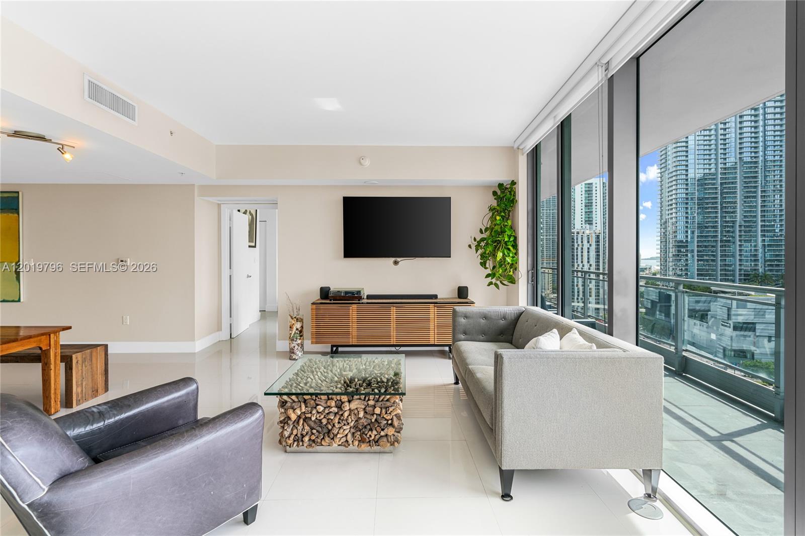 92 Southwest 3rd Street, Unit 2104 Miami, FL 33130 - Photo 13 of 39