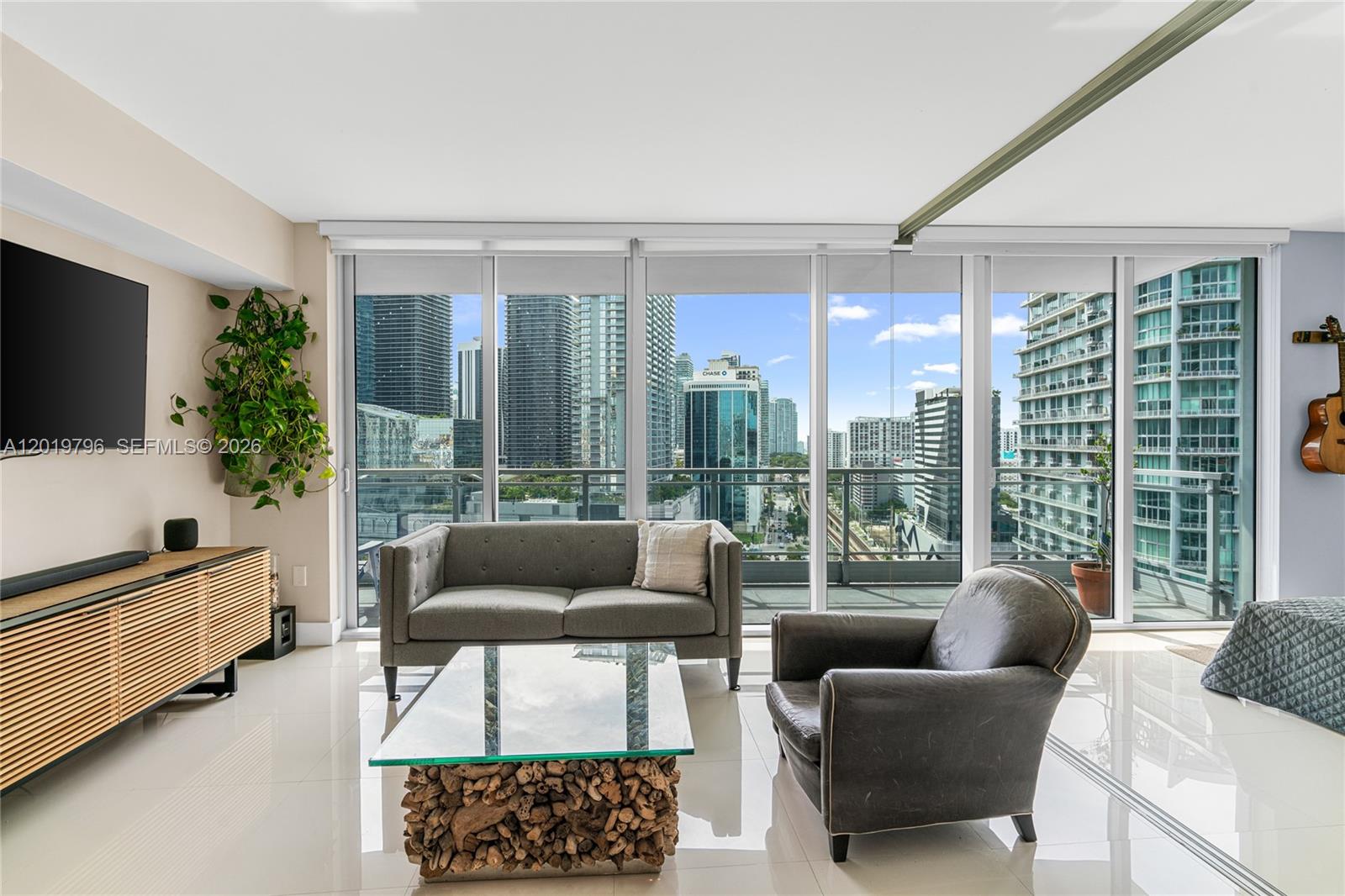 92 Southwest 3rd Street, Unit 2104 Miami, FL 33130 - Photo 3 of 39