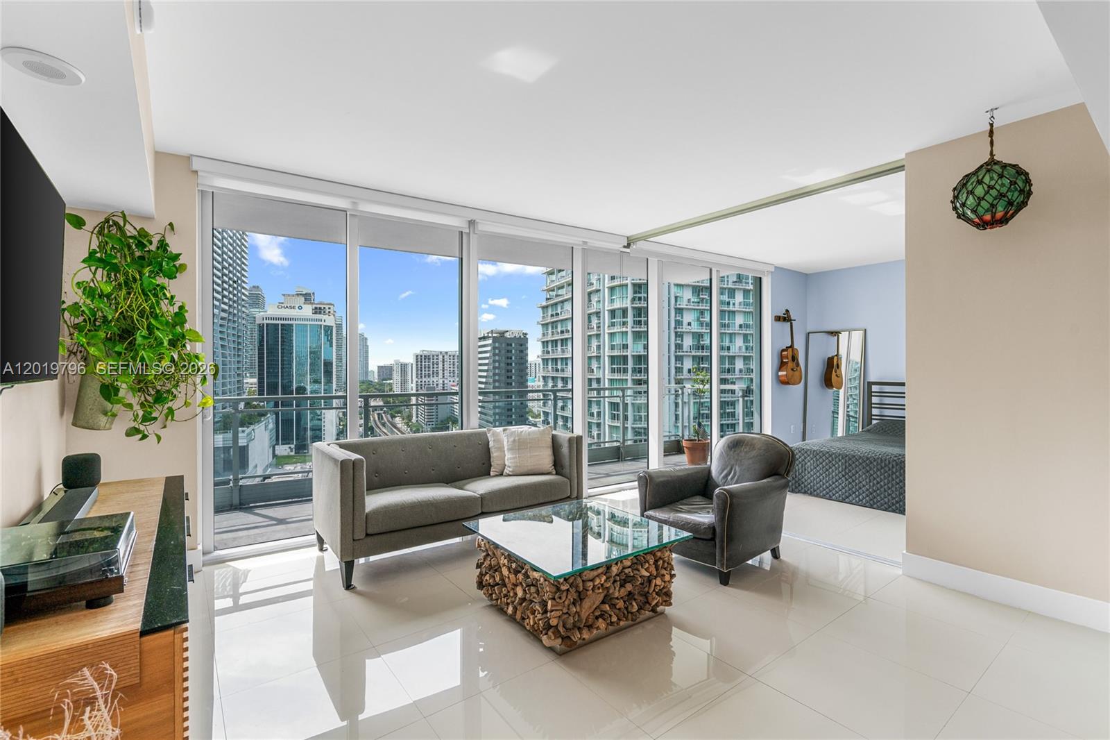 92 Southwest 3rd Street, Unit 2104 Miami, FL 33130 - Photo 4 of 39