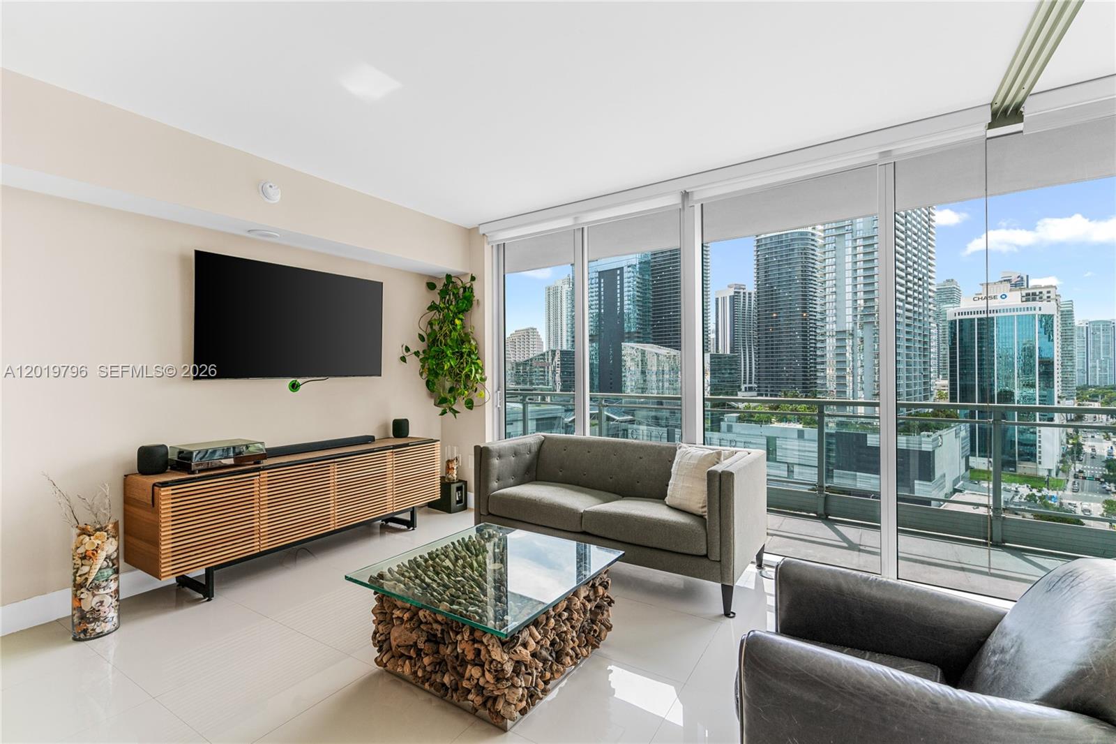 92 Southwest 3rd Street, Unit 2104 Miami, FL 33130 - Photo 5 of 39