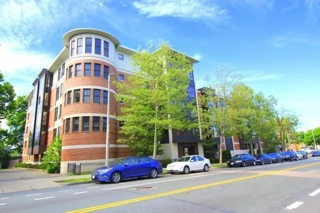 $889,000 | 533 Cambridge Street, Unit 105, Boston, MA 02134