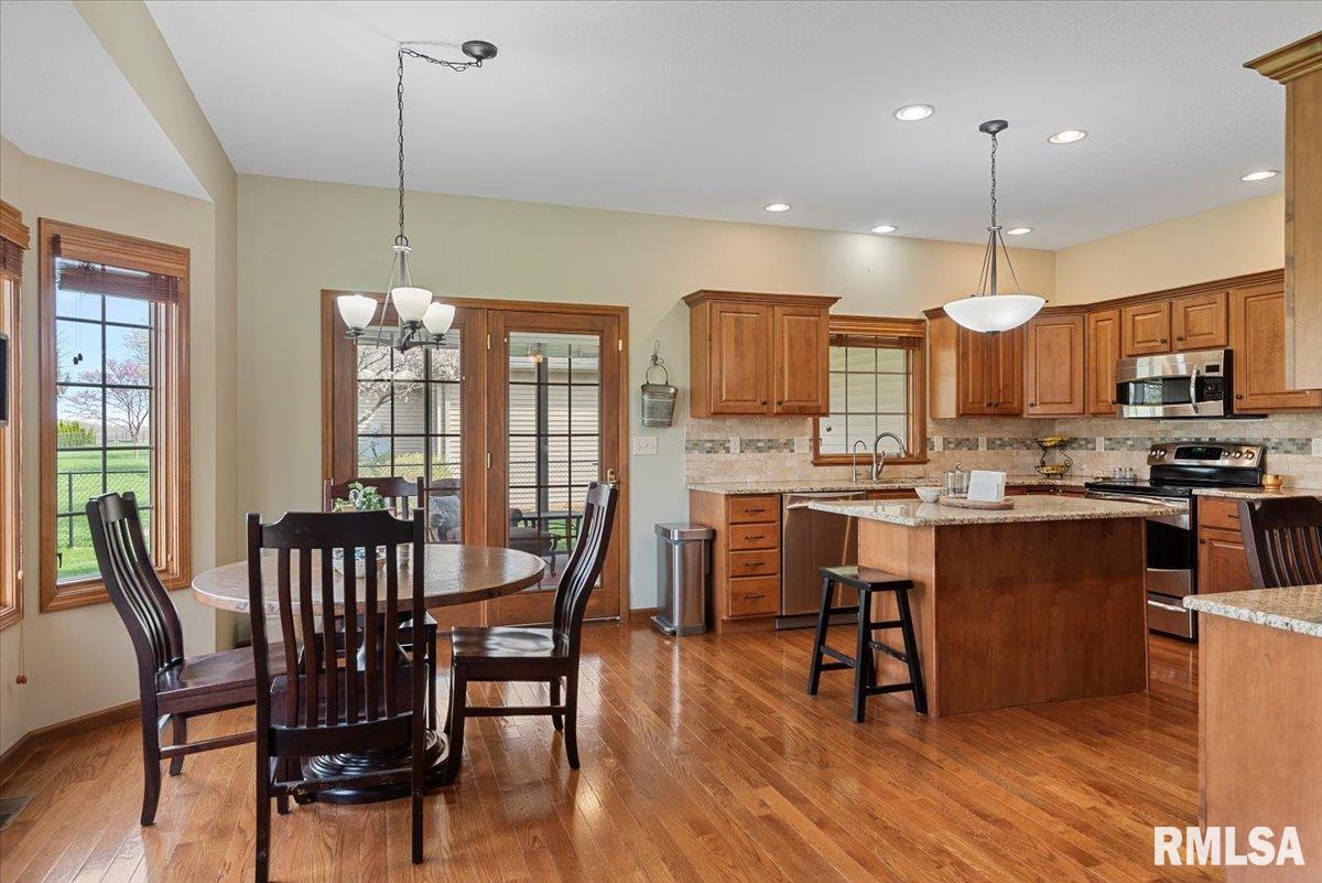 29 Elizabeth Place Jacksonville, IL 62650 - Photo 11 of 56