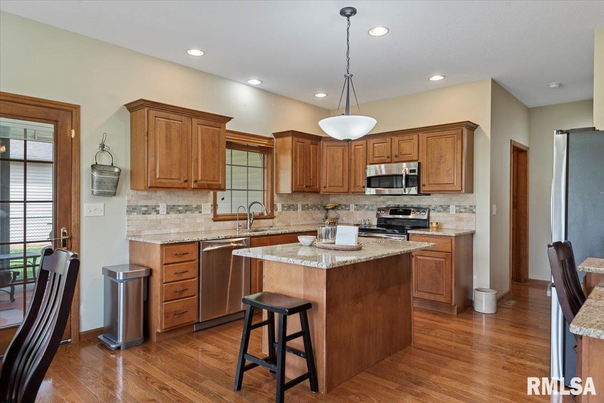 29 Elizabeth Place Jacksonville, IL 62650 - Photo 12 of 56