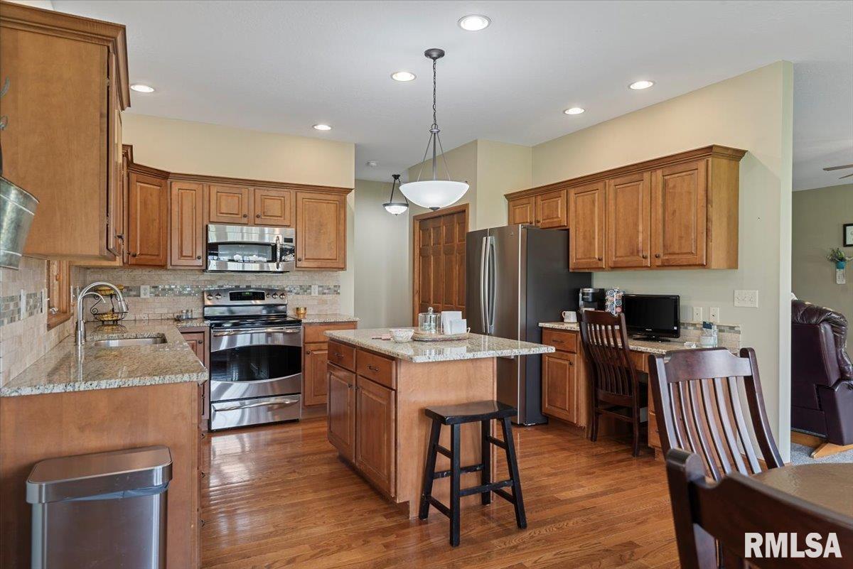 29 Elizabeth Place Jacksonville, IL 62650 - Photo 13 of 56