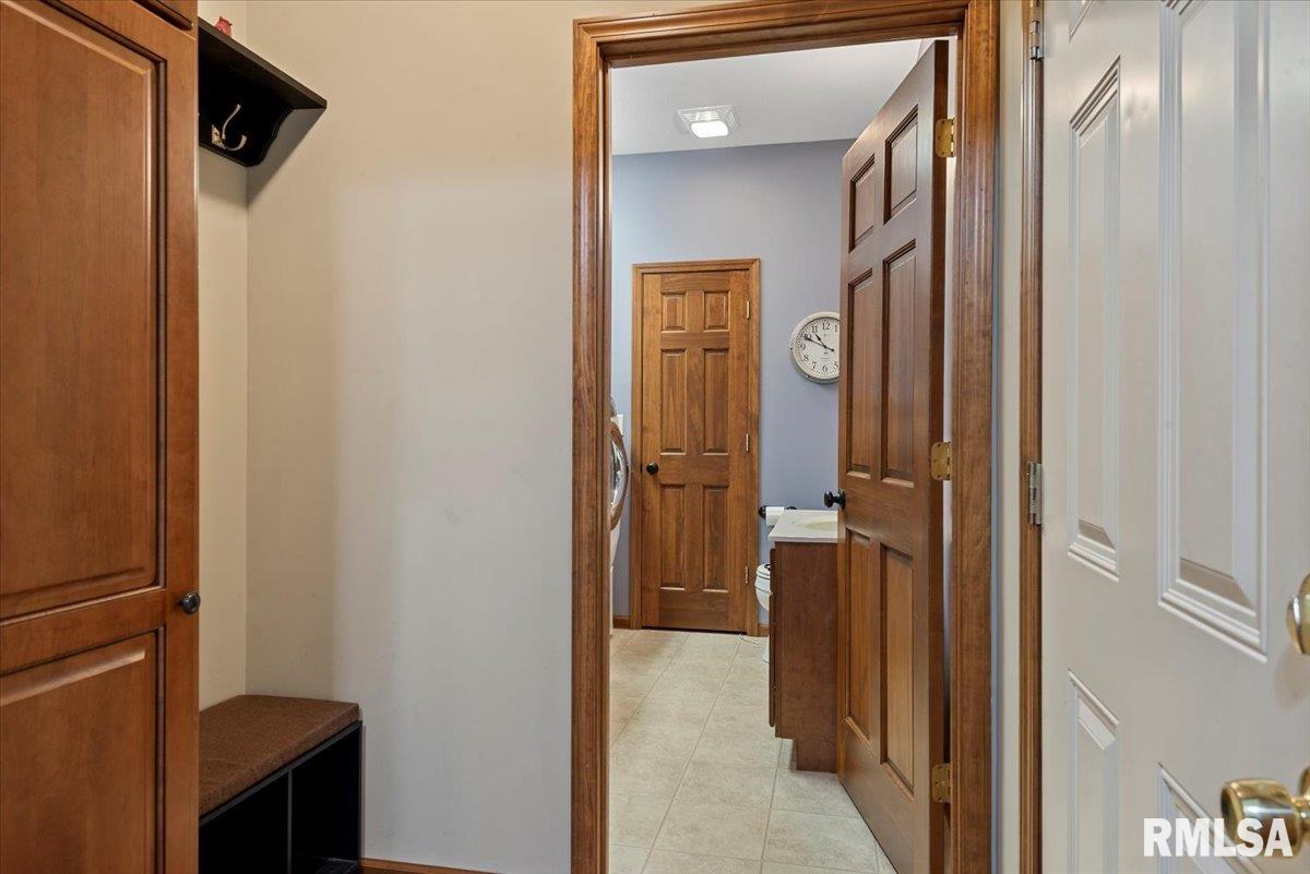 29 Elizabeth Place Jacksonville, IL 62650 - Photo 17 of 56