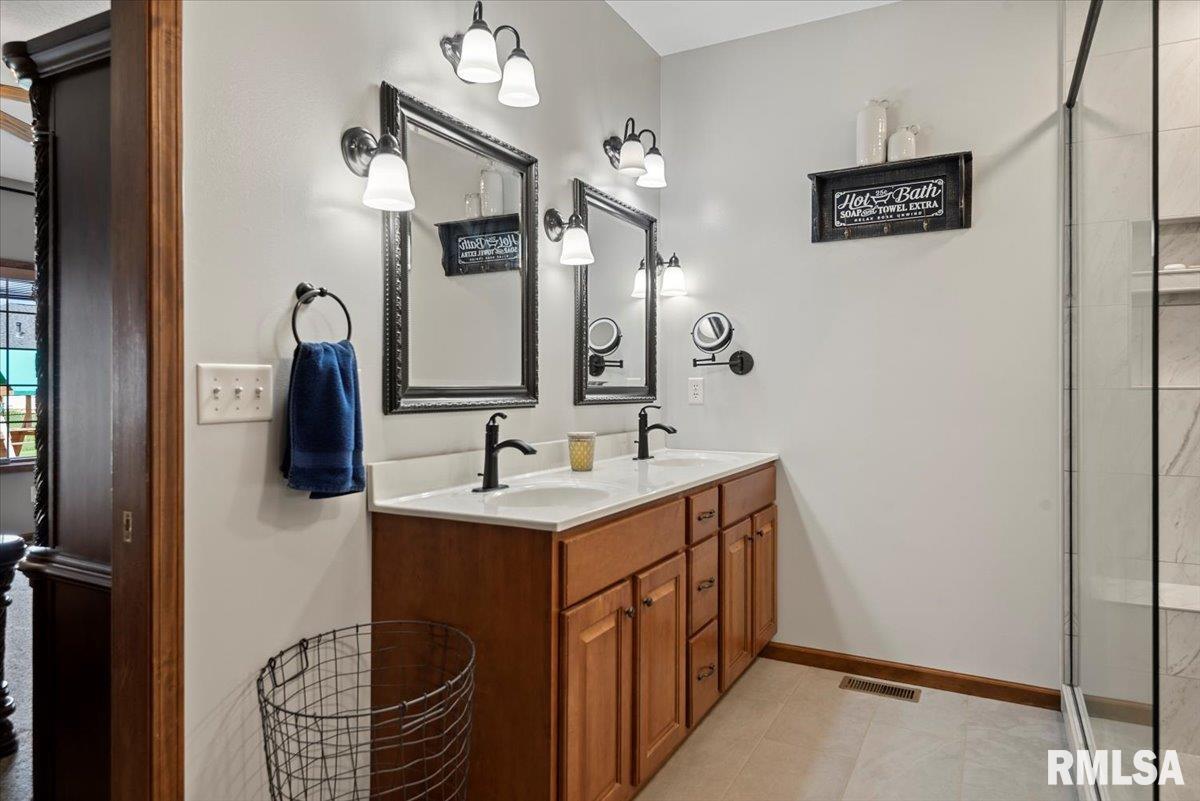 29 Elizabeth Place Jacksonville, IL 62650 - Photo 22 of 56