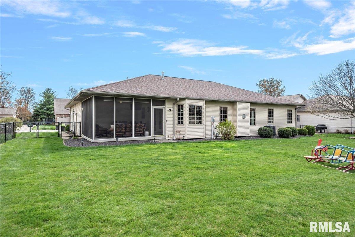 29 Elizabeth Place Jacksonville, IL 62650 - Photo 51 of 56