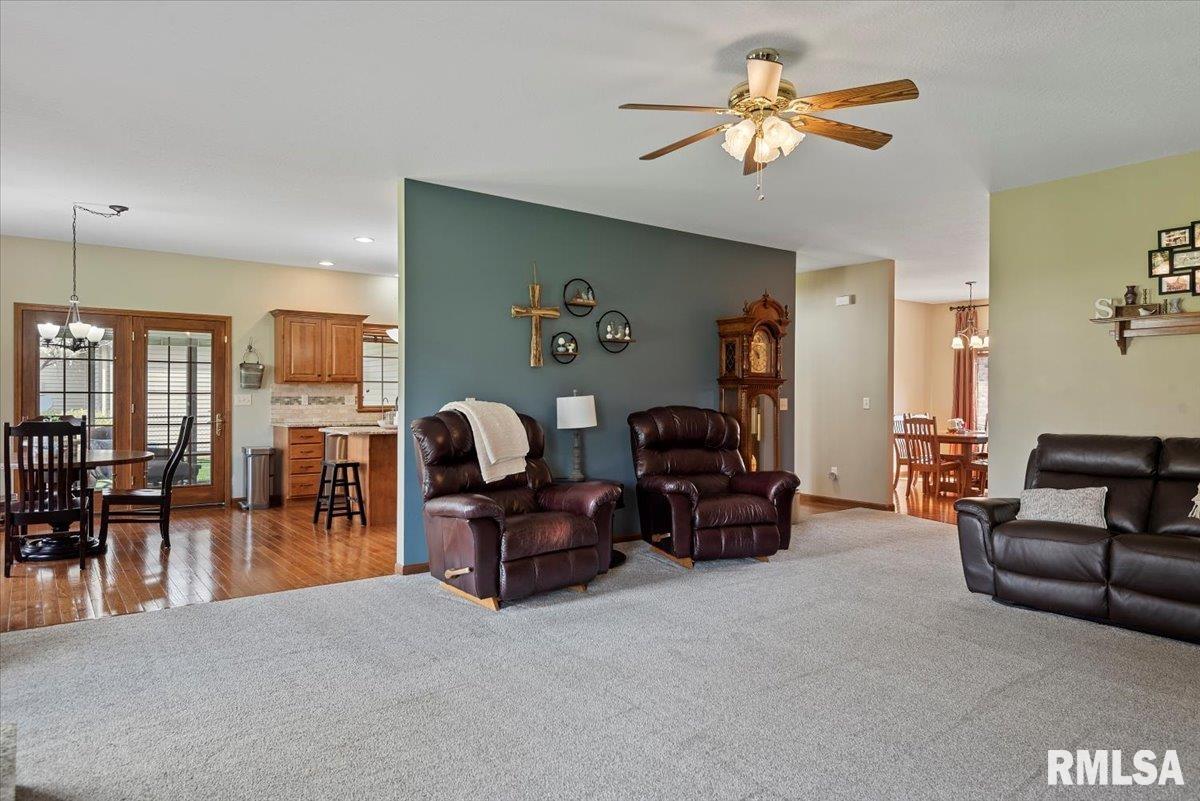 29 Elizabeth Place Jacksonville, IL 62650 - Photo 10 of 56