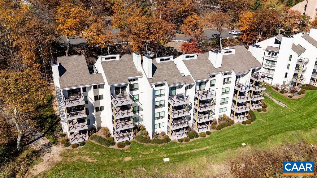 1469 The Ledges Roseland, VA 22967 - Photo 30 of 35 an aerial view of a house with a yard