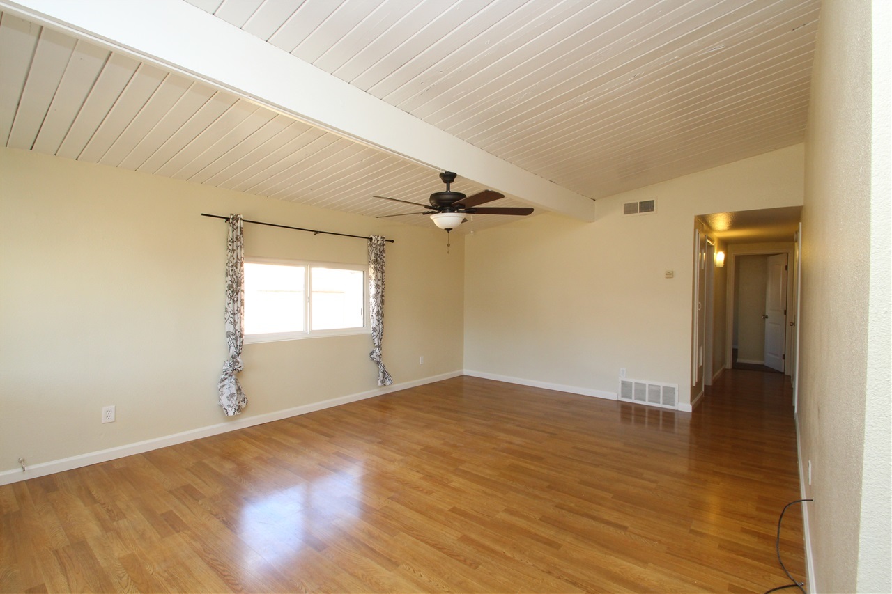 909 Felicita Avenue Spring Valley, CA 91977 - Photo 5 of 25 Gallery Image 5