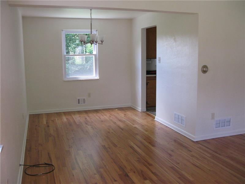 134 Ritzland Road Pittsburgh, PA 15235 - Photo 3 of 20 Gallery Image 3