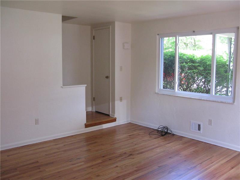 134 Ritzland Road Pittsburgh, PA 15235 - Photo 4 of 20 Gallery Image 4