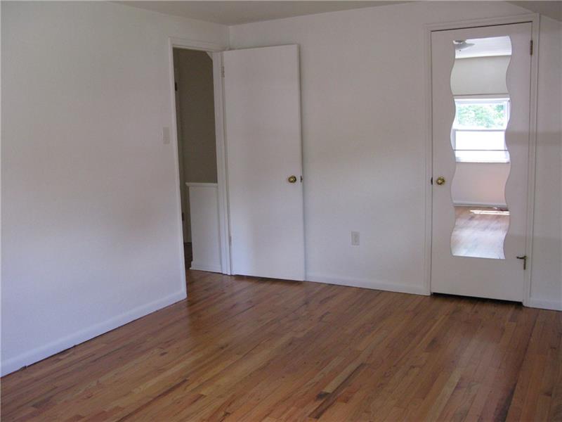 134 Ritzland Road Pittsburgh, PA 15235 - Photo 8 of 20 Gallery Image 8