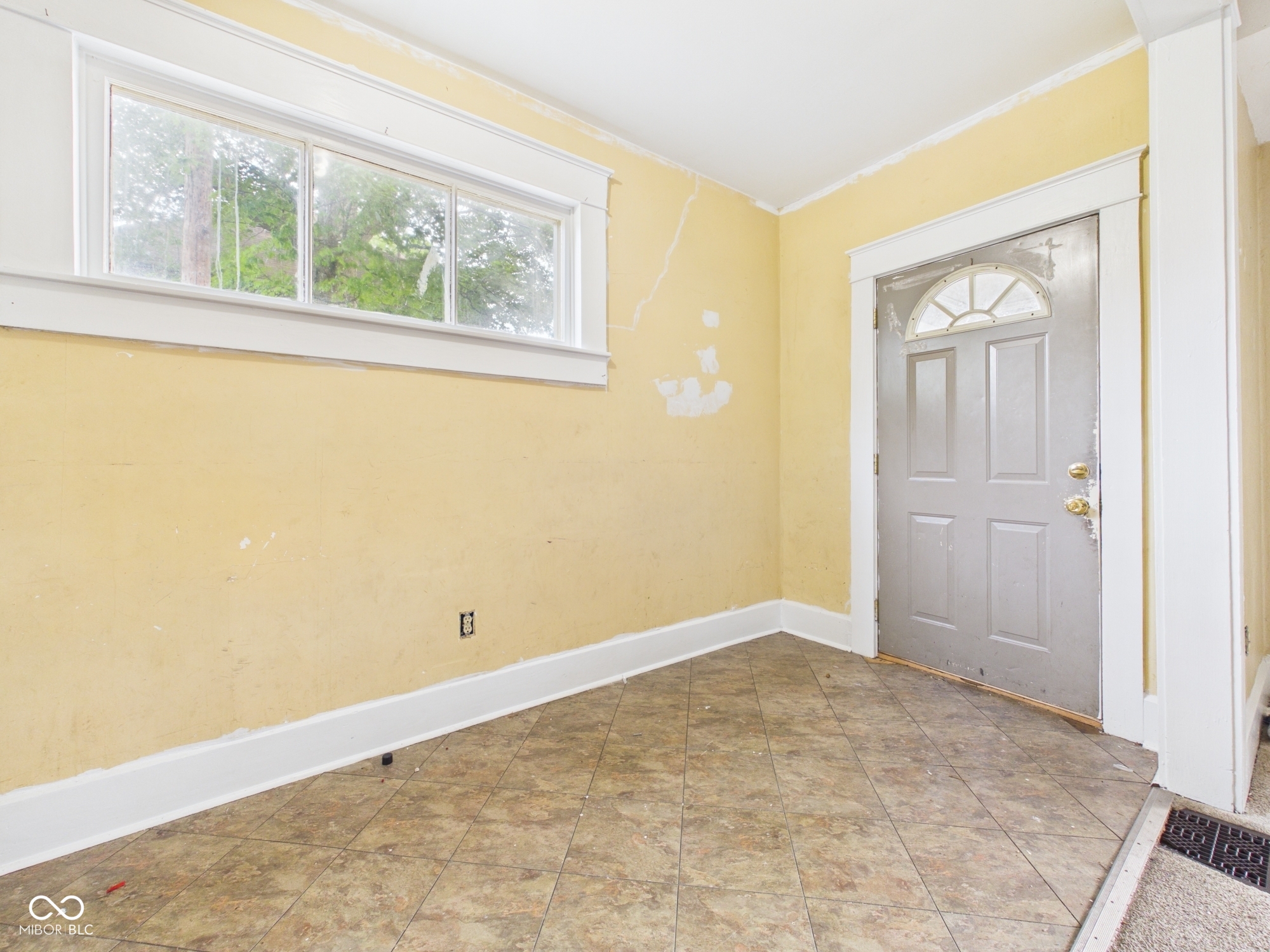 1021 Lincoln Street Anderson, IN 46016 - Photo 3 of 14