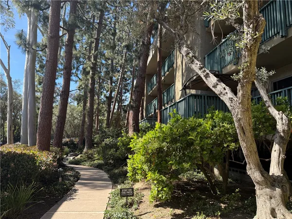 $585,000 | 576 North Bellflower Boulevard, Unit 236, Long Beach, CA 90814